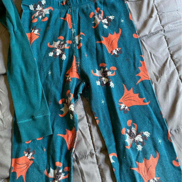 Hanna Andersson Disney Halloween glow in the dark pajamas size 6-7 - Picture 3 of 5